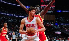 九游娱乐网页版-开拓者击败老鹰，取得一连胜