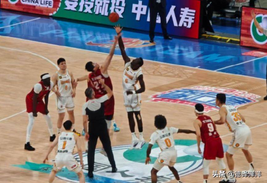 关于老鹰连败告急，特雷-杨难以挽回颓势的信息