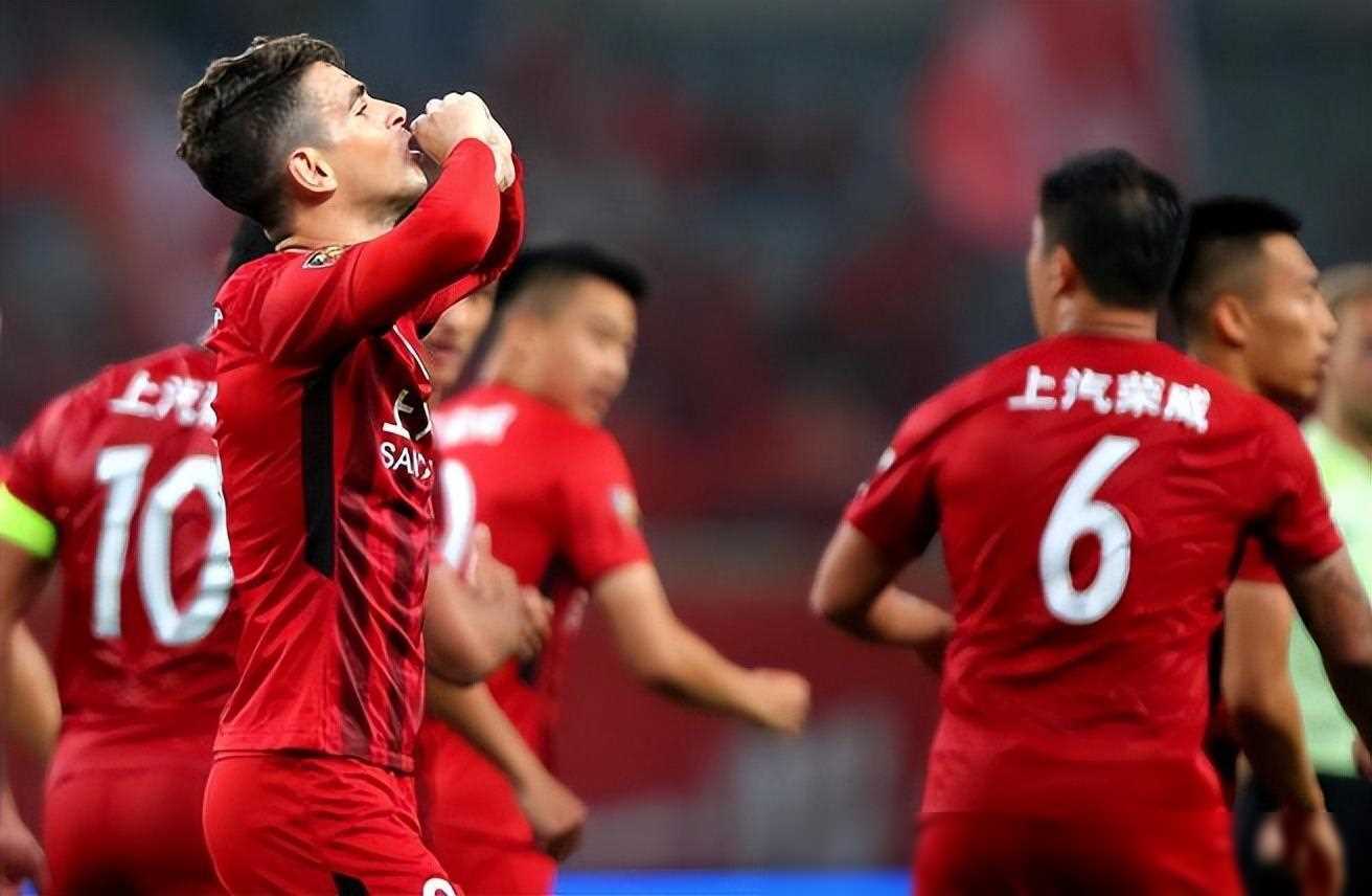包含上港中场表现出色，球员获得赞誉的词条
