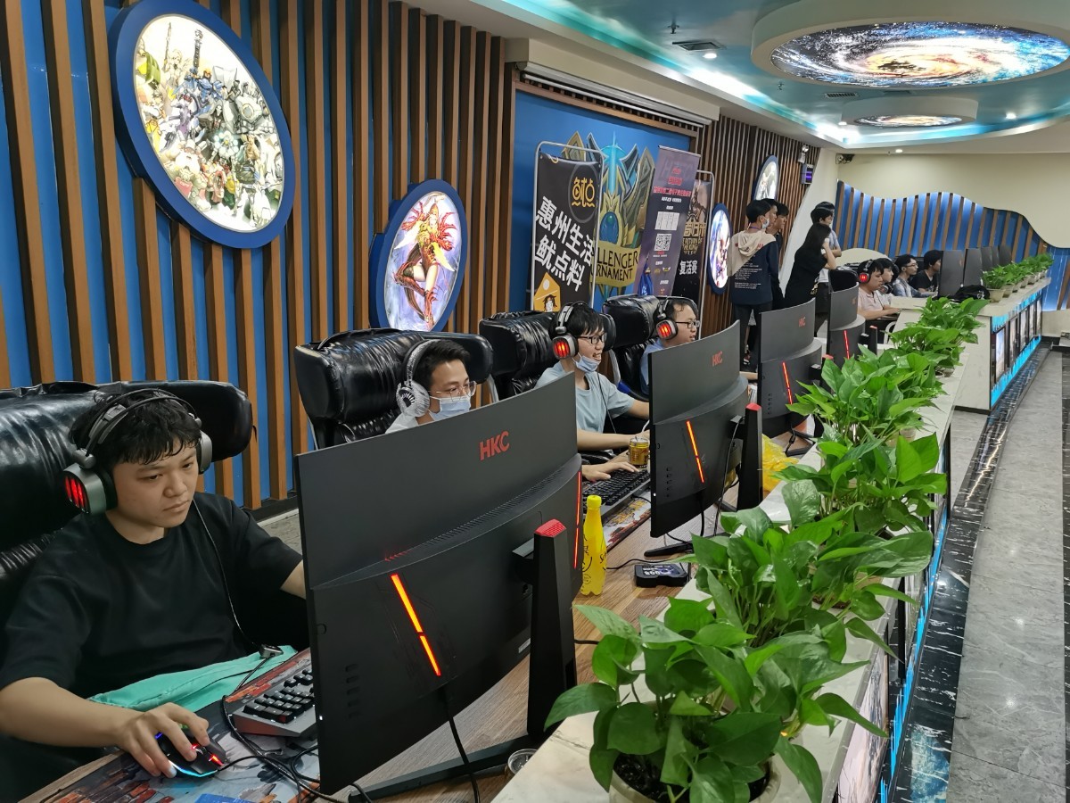包含星辰联盟在今日英雄联盟比赛中表现亮眼，稳扎稳打拿下比赛，全场高潮不断的词条