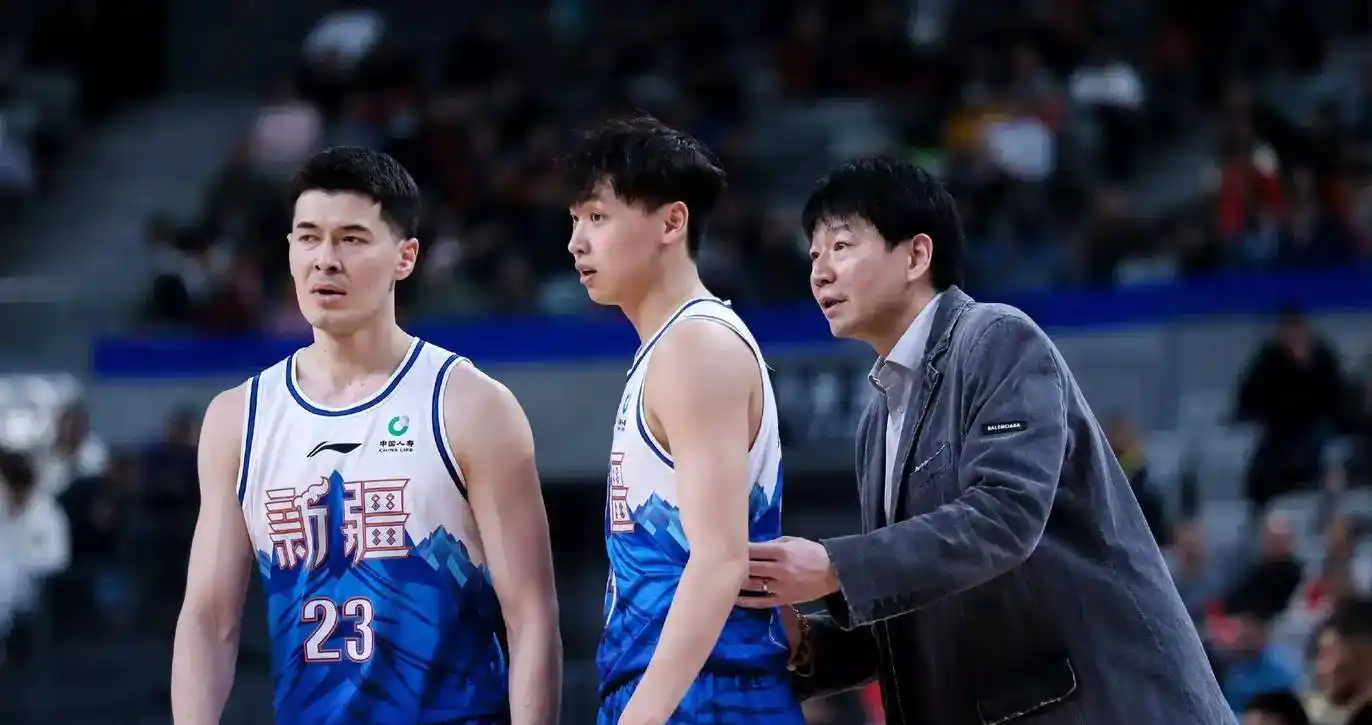 新疆男篮主场击败青岛队，实现四连胜