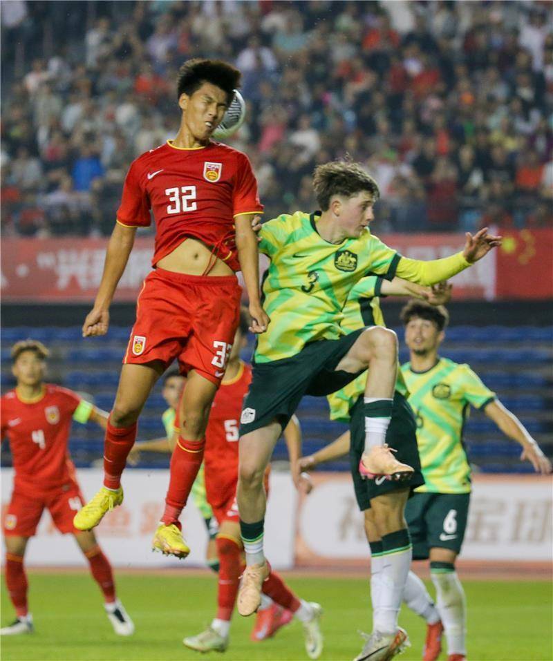 国内足球队成功晋级国际比赛四强