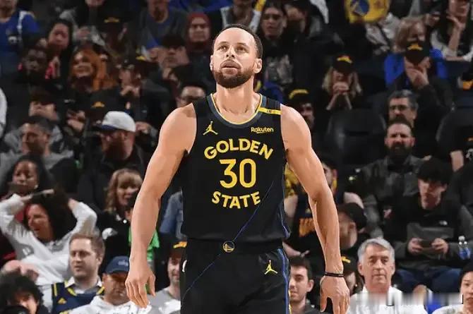 猛龙阵中中锋连续砍下+,助球队取胜的简单介绍 猛龙阵中中锋连续砍下+,助球队取胜的简单介绍