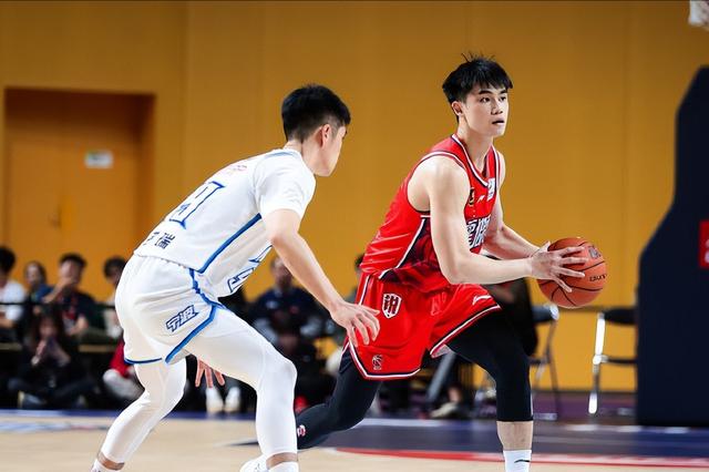 上海男篮力克四川队,豪取两连胜 上海男篮力克四川队,豪取两连胜