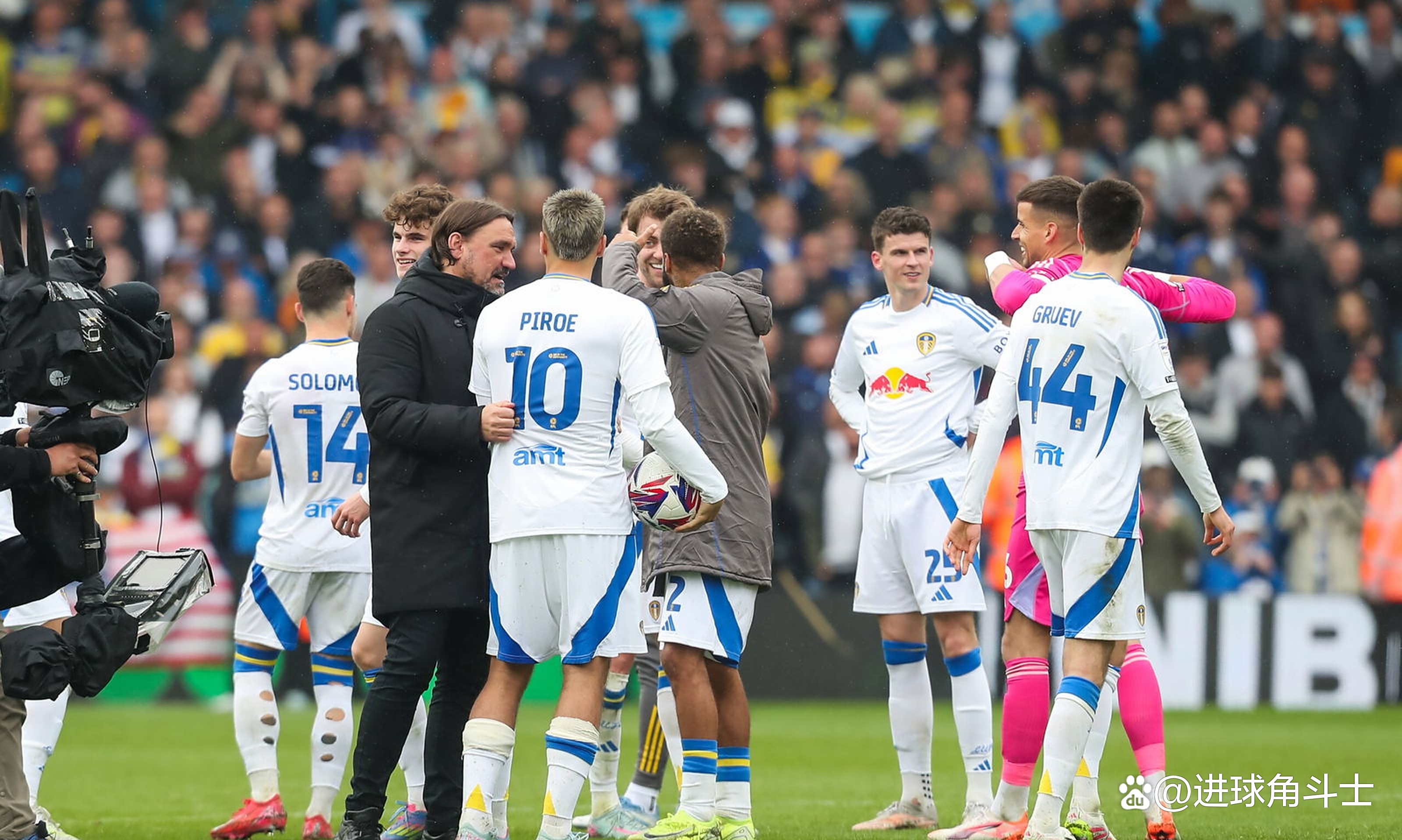 利兹联主场大胜,球队欲争夺前四席次 利兹联主场大胜,球队欲争夺前四席次