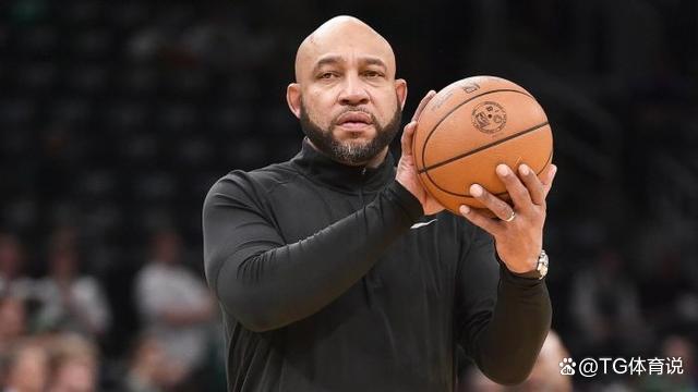 雄鹿队主教练接受采访,力挺球队年轻球员 雄鹿队主教练接受采访,力挺球队年轻球员